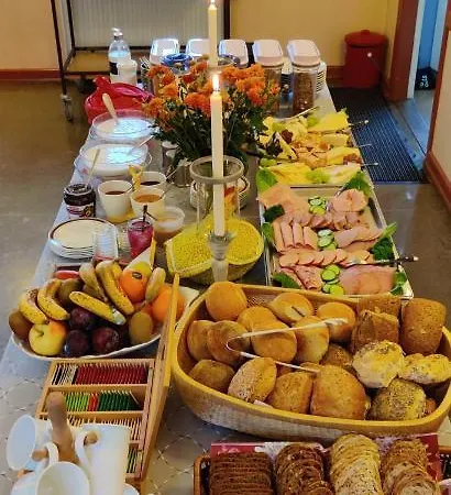 鲁迪波尔旅舍 *